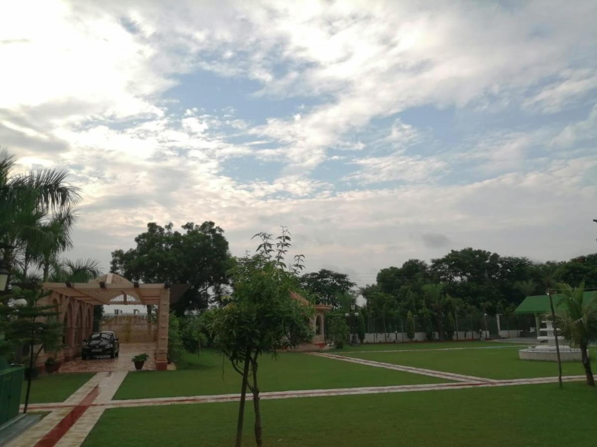 Mann The Palm Retreat Lucknow Exterior photo