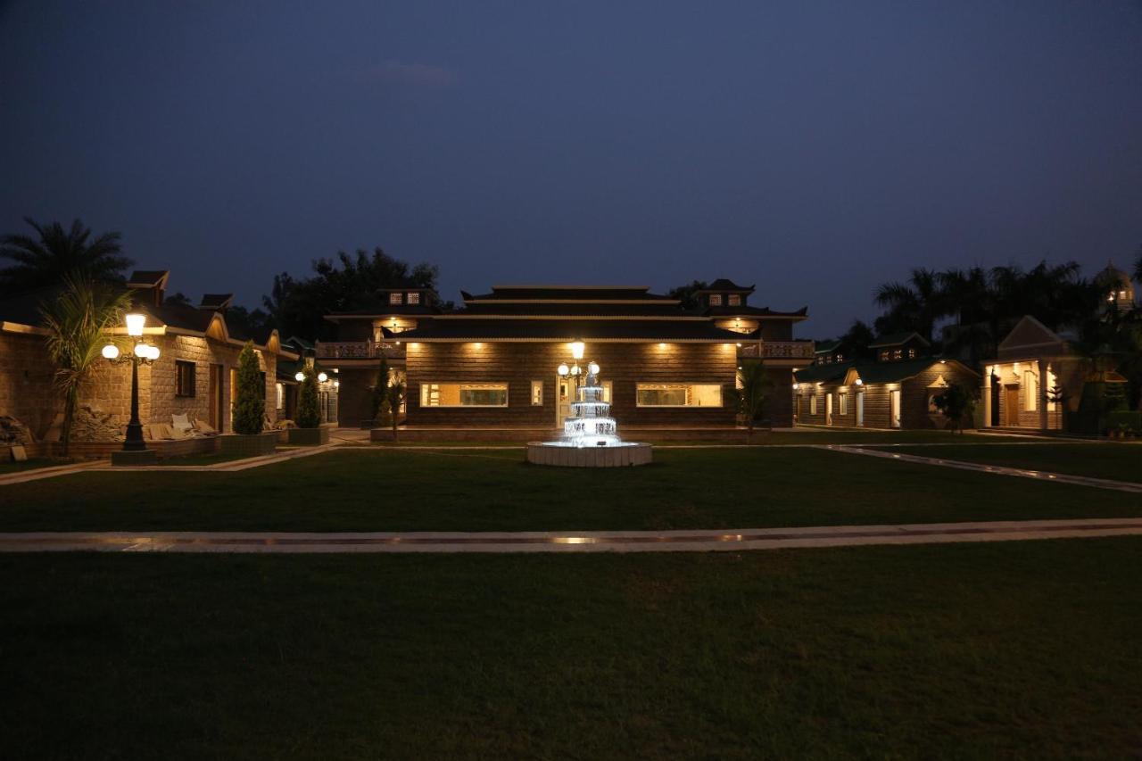 Mann The Palm Retreat Lucknow Exterior photo